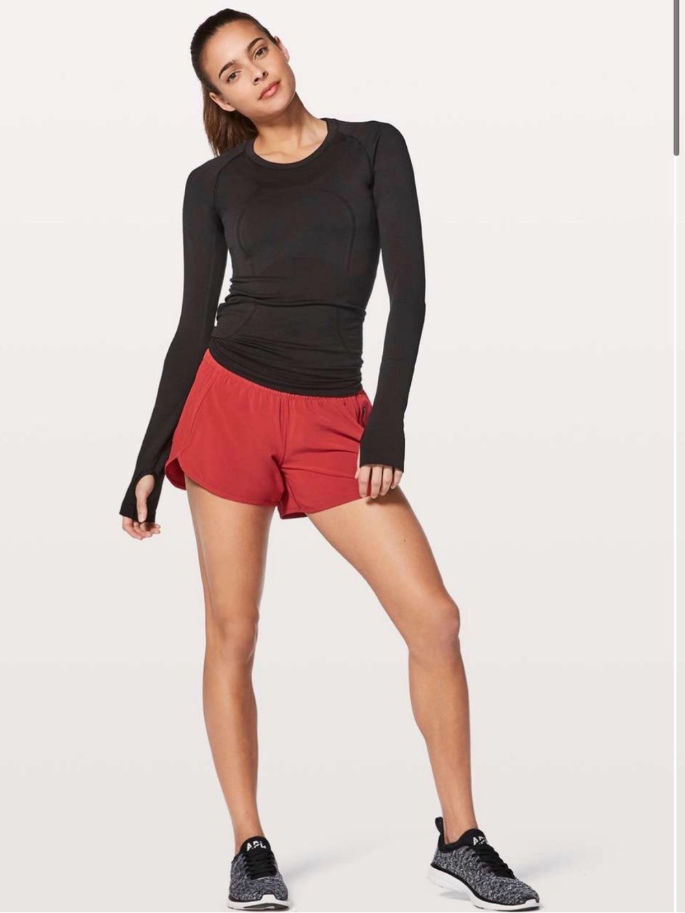 Lululemon Tracker Short V *4"
Persian Red size 6